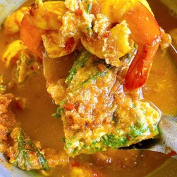 แกงส้มกุ้งไข่เจียวชะอม