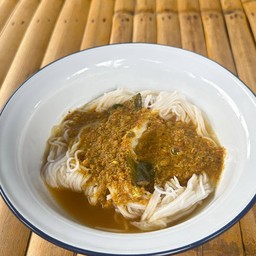 ขนมจีนแกงเผ็ด