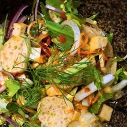 ยำหมูยอผักชีลาว