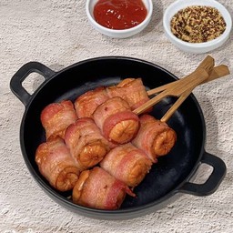 เบคอนพันไส้กรอก