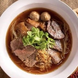 เตี๋ยวหมูรวม น้ำข้นใส