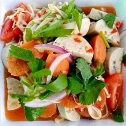 ร้านยำลูกชิ้น เสียบไม้ หน้าเซเว่นซอยหมอเสนอ