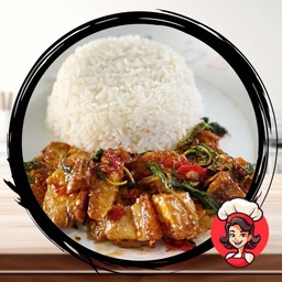 ข้าวกะเพราหมูกรอบราดข้าว