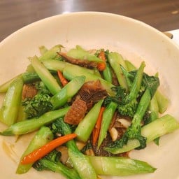 คะน้าฮ่องกงผัดทีโป้ว