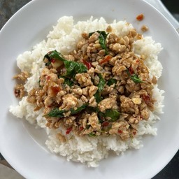 กระเพราหมูสับ (ราดข้าว)