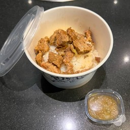 ข้าวหน้าเนื้อตุ๋น