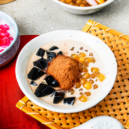 เฉาก๊วยนมสด ไข่มุก ลาวา ปังมากแม่