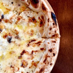 19. Cinque Formaggi (v) พิซซ่าไฟฟ์ชีส (ชีส 5 อย่าง)