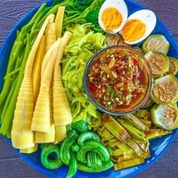 ปลาทูทอด+ผักลวก+น้ำพริก+ไข้ต้ม2ฟอง