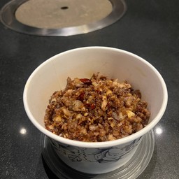 ข้าวเนื้อวากิวสับผัดพริกกระเทียม