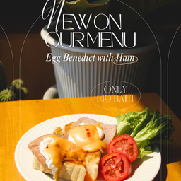 Egg benedict half Ham  half Smoke Salmon