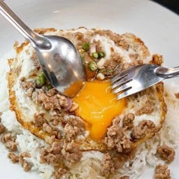 ข้าวไข่ดาวหมูสับ