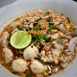 นายบี ก๋วยเตี๋ยวต้มยำ x ข้าวกะเพรา