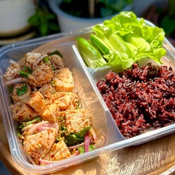 ยำไก่แซ่บ