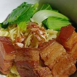 Braised Pork Noodles Cheese 燉豬肉麵 บะหมี่หมูตุ๋นชีส