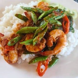 ถั่วผัดพริกแกงกุ้ง