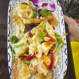 ยำไข่ดาว