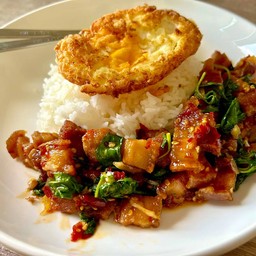 กะเพราหมูกรอบ