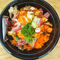 175 ข้าวหน้าปลาดิบรวมหั่นเต๋า