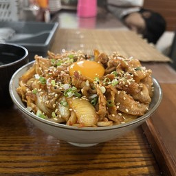 222 ข้าวหน้าหมูผัดกิมจิ