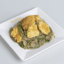 ชะอมผัดวุ้นเส้น