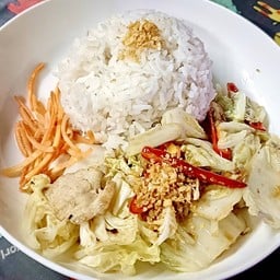ผัดผักกาดขาว หมูนุ่ม ราดข้าว