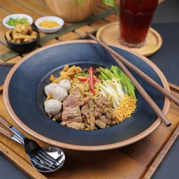 แห้งๆ(เส้นเล็กคลุกซอสเสือ)