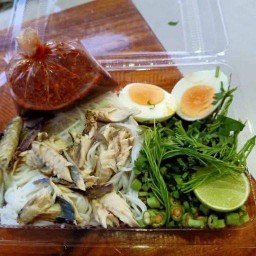 ยำหนมจีน/โดนัดนมสด/ ชาใต้/กาแฟสด/สลัด