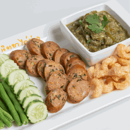 น้ำพริกหนุ่ม+ไส้อั่ว+ผักลวก+แคบหมู