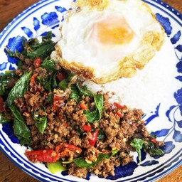กระเพาหมูสับ+ไข่ดาว