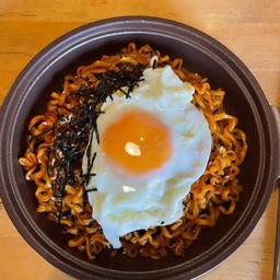 ซัมยัง มาม่าเกาหลี แถมไข่