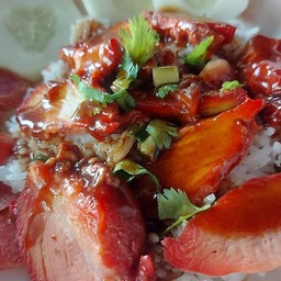 ข้าวหมูแดง กุนเชียง ไข่ต้ม