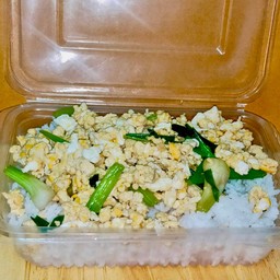 คั่วไข่ราดข้าว