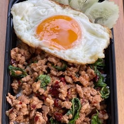 ข้าวกะเพราหมูผัดพริกแห้ง