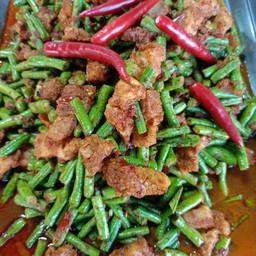 ผัดพริกถั่วหมู