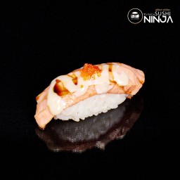 ซูชิแซลมอนเบิร์นซอสหวานไข่กุ้ง