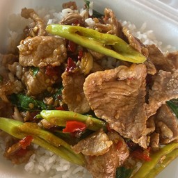 กระเพราหมูชิ้น