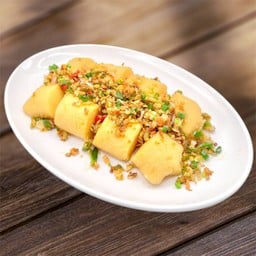 เต้าหู้ไข่ผัดพริกเกลือ