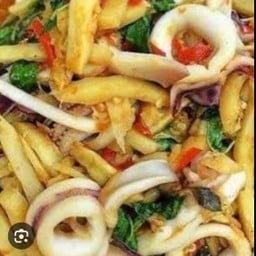 ผัดหน่อไม้ปลาหมึกราดข้าว+ไข่ดาว