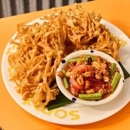 ส้มตำเห็ดเข็มทองทอด