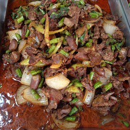 กระเพราเครื่องในไก่