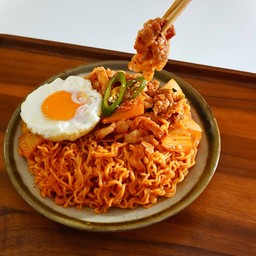 รามยอนหมูผัดกิมจิ