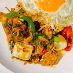 ข้าวเนื้อสัตว์ผัดพริกเผา