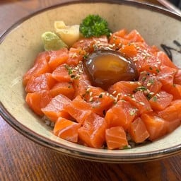 169 ข้าวหน้าแซลมอนหั่นเต๋าไข่ดอง