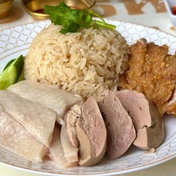ข้าวมันไก่สามอย่าง ต้ม+ทอด+ตับ
