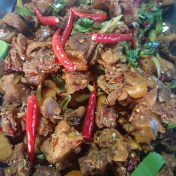 กระเพราไก่หุบบอน