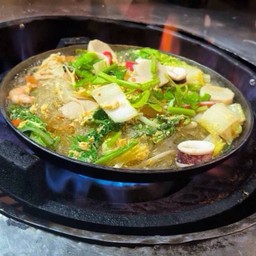 สุกี้หมูผัดกระทะร้อน