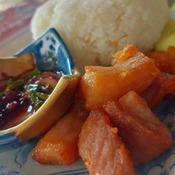 ข้าวหมูแดดเดียว+น้ำจิ้มแจ่ว