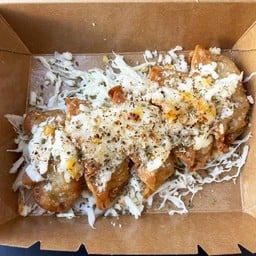 เกี๊ยวซ่าทอด ราดชีสดิป ไส่ไก่