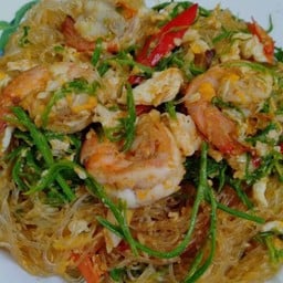 วุ้นเส้นชะอมผัดกุ้ง